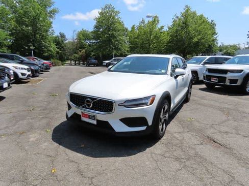 Used 2020 Volvo V60 T5 Cross Country w/ Protection Package Premier AWD/4WD image 1