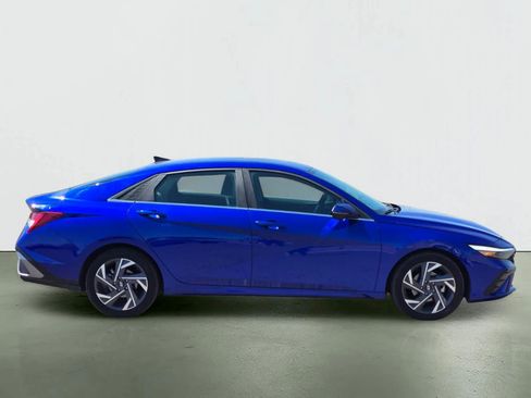 Used 2024 Hyundai Elantra Limited FWD image 7