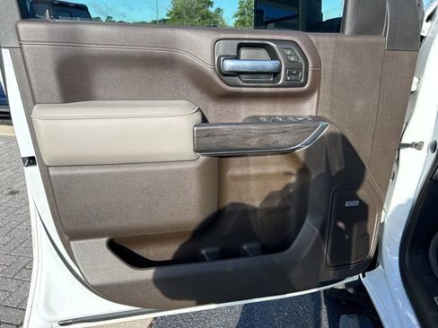 Used 2021 Chevrolet Silverado 2500 LTZ image 19