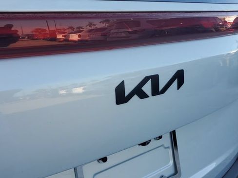 Certified 2025 Kia Carnival SX Prestige FWD image 8