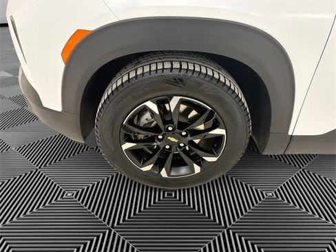 Certified 2022 Chevrolet TrailBlazer LT w/ Driver Confidence Package image 9