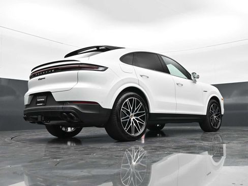 New 2025 Porsche Cayenne E-Hybrid image 48