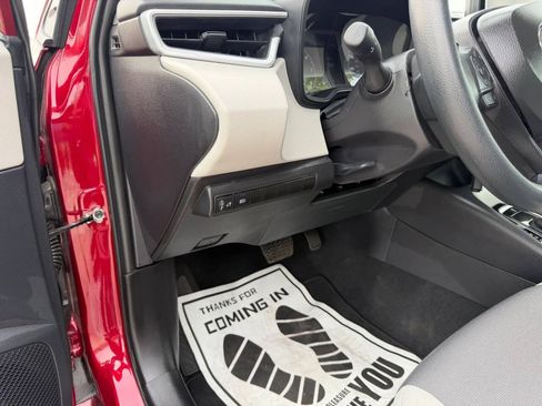 Used 2025 Toyota Corolla LE FWD image 17
