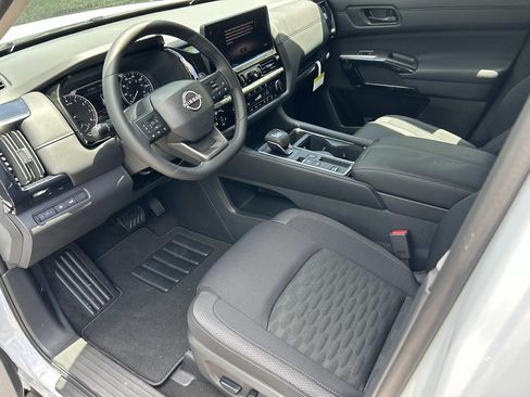 New 2026 Nissan Pathfinder SV w/ SV Premium Package FWD image 15