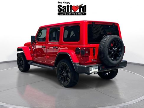 Used 2025 Jeep Wrangler Unlimited Sahara AWD/4WD image 5