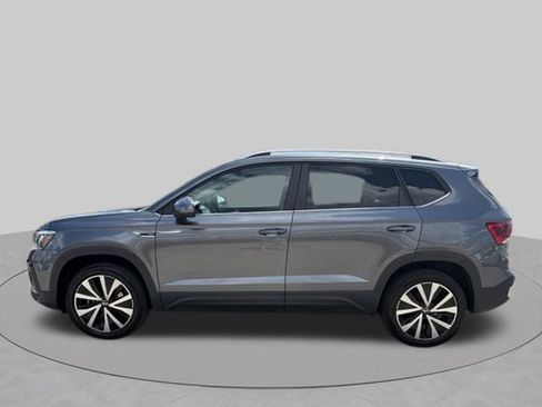 Used 2023 Volkswagen Taos SE FWD image 3