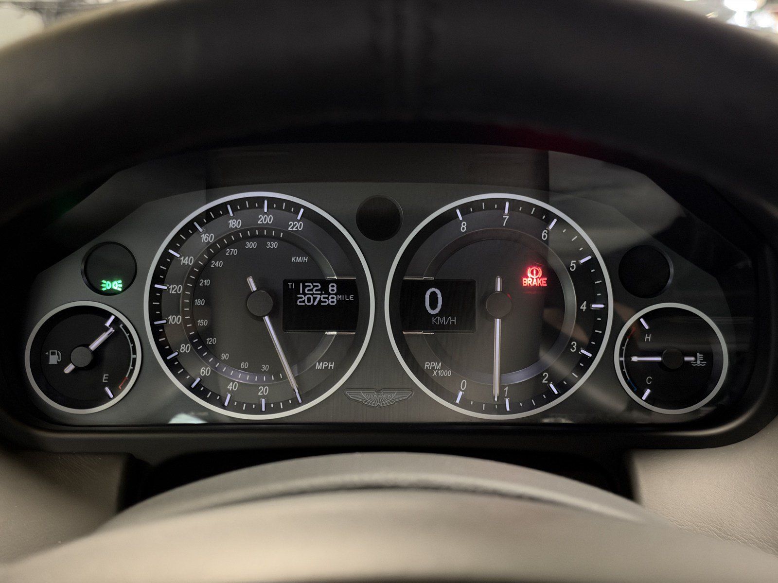 Used 2011 Aston Martin V12 Vantage Carbon Black RWD image 6