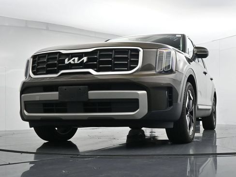 Used 2023 Kia Telluride S AWD/4WD image 19