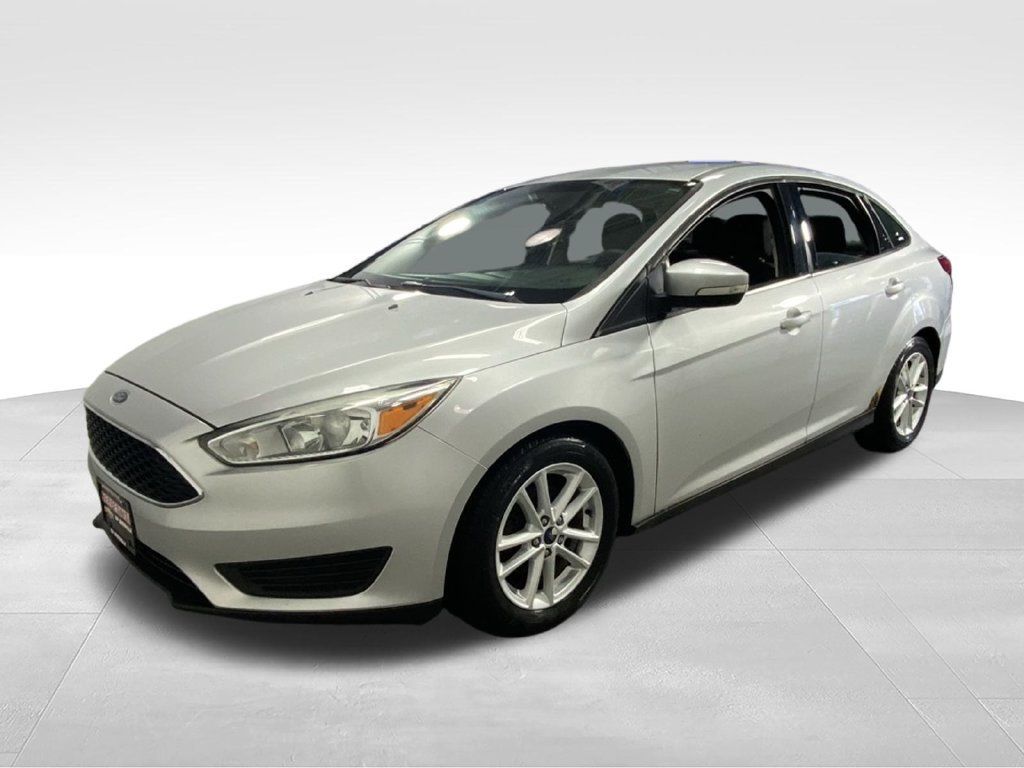 Used 2016 Ford Focus SE w/ SE Power Seat Package FWD image 4