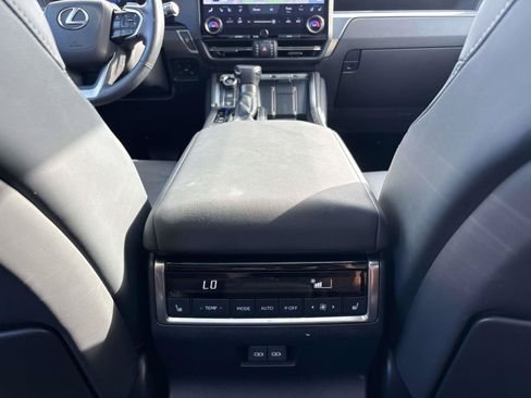 Used 2024 Lexus GX 550 w/ Accessory Package (Z1) AWD/4WD image 13