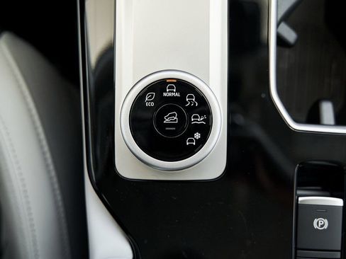 Used 2025 Mitsubishi Outlander SE image 44