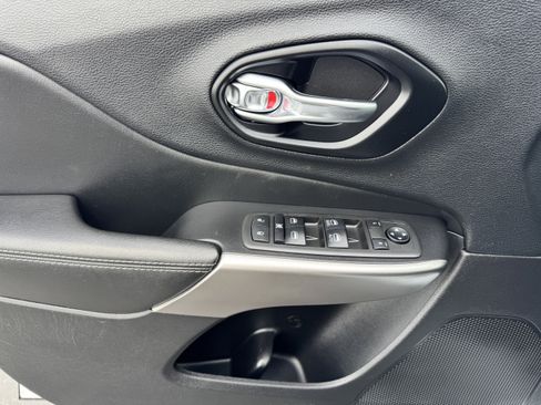 Used 2021 Jeep Cherokee Latitude Lux 80th Anniv w/ Quick Order Package 26U 80TH image 11