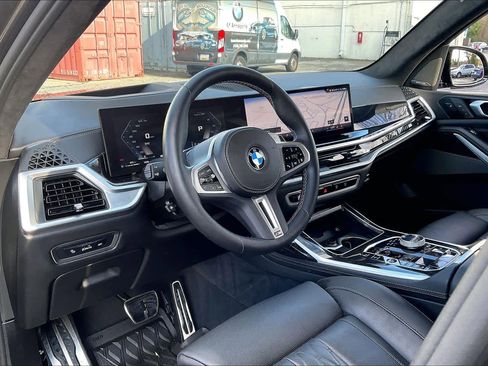 Used 2025 BMW X7 M60i image 17