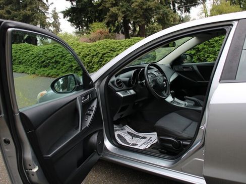 Used 2010 MAZDA MAZDA3 i Touring image 5