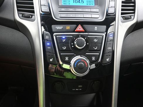Used 2016 Hyundai Elantra GT FWD image 16