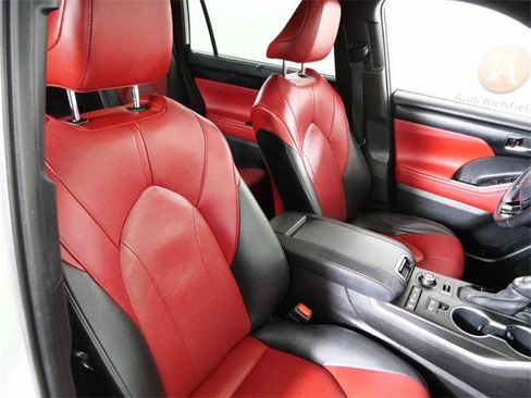 Used 2021 Toyota Highlander XSE image 12