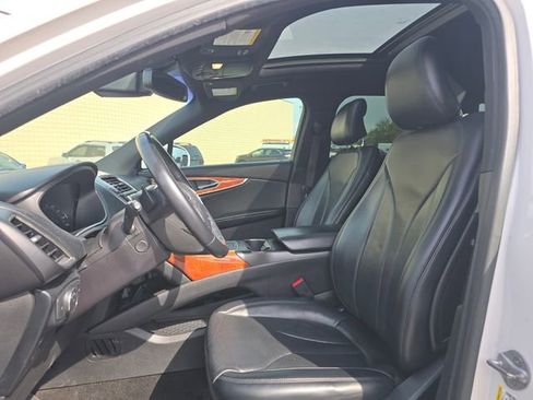 Used 2018 Lincoln MKX Reserve w/ Driver Assistance Package AWD/4WD image 11
