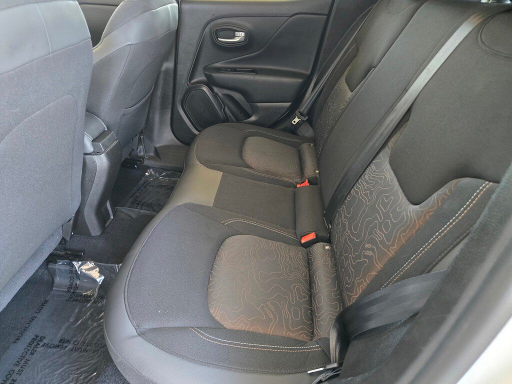 Used 2023 Jeep Renegade Latitude AWD/4WD image 17