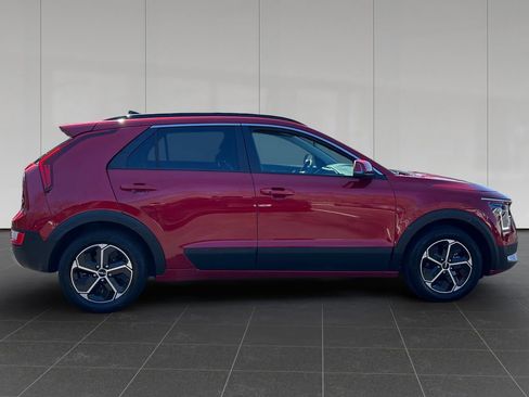 Used 2023 Kia Niro EX FWD image 6