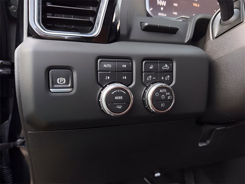 Used 2025 GMC Sierra 2500 Denali Ultimate w/ Max Trailering Package image 24