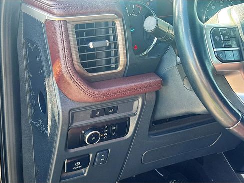 Used 2023 Ford Expedition Limited image 11