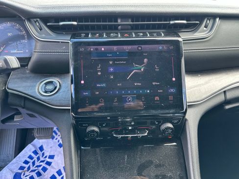 Used 2021 Jeep Grand Cherokee L Limited RWD image 10
