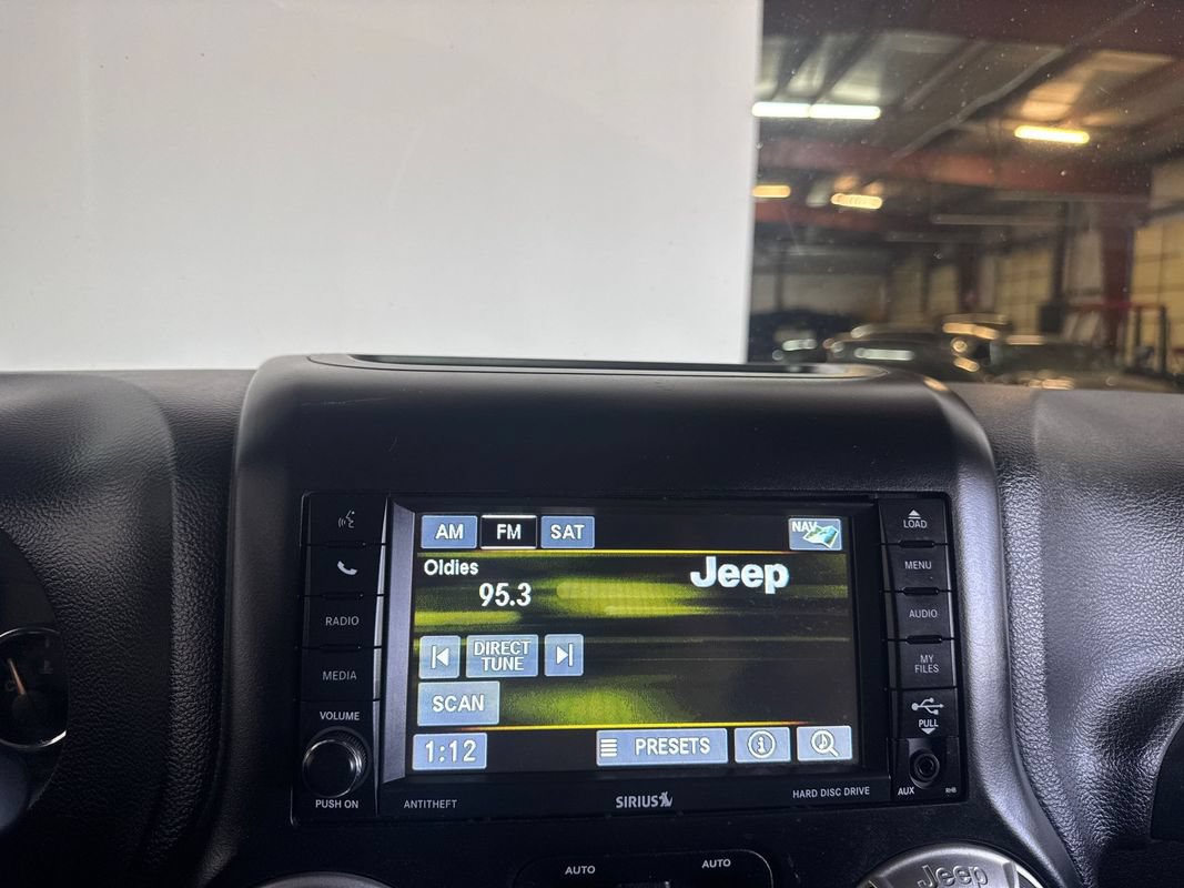 Used 2015 Jeep Wrangler Unlimited Sahara AWD/4WD image 14