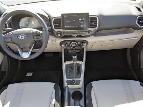 New 2025 Hyundai Venue SEL image 18