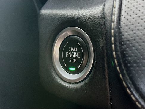 Used 2022 Chevrolet Suburban Premier AWD/4WD image 27