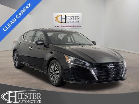 Used 2025 Nissan Altima 2.5 SV FWD image 1