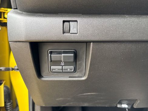 Used 2023 Chevrolet Colorado Trail Boss w/ Technology Package AWD/4WD image 16