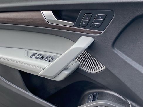 Used 2024 Audi Q5 e Premium Plus w/ Premium Plus Package image 19