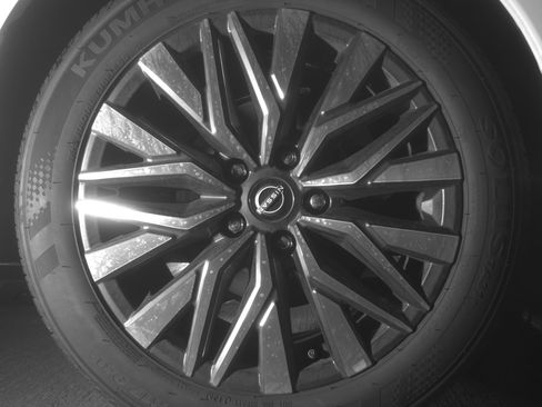 Used 2025 Nissan Altima 2.5 SV FWD image 15