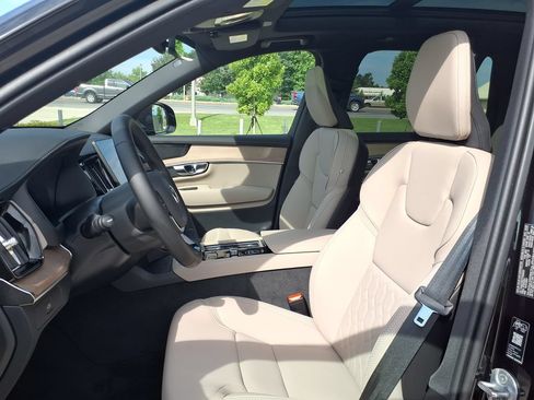 New 2026 Volvo XC90 B5 Plus w/ Protection Package Premier AWD/4WD image 10