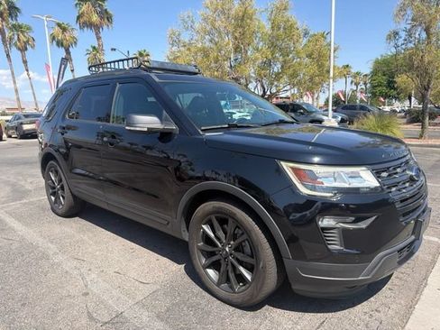 Used 2018 Ford Explorer XLT w/ Equipment Group 202A FWD image 3