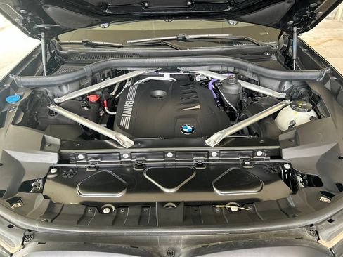 Used 2024 BMW X7 xDrive40i w/ M Sport Package AWD/4WD image 14