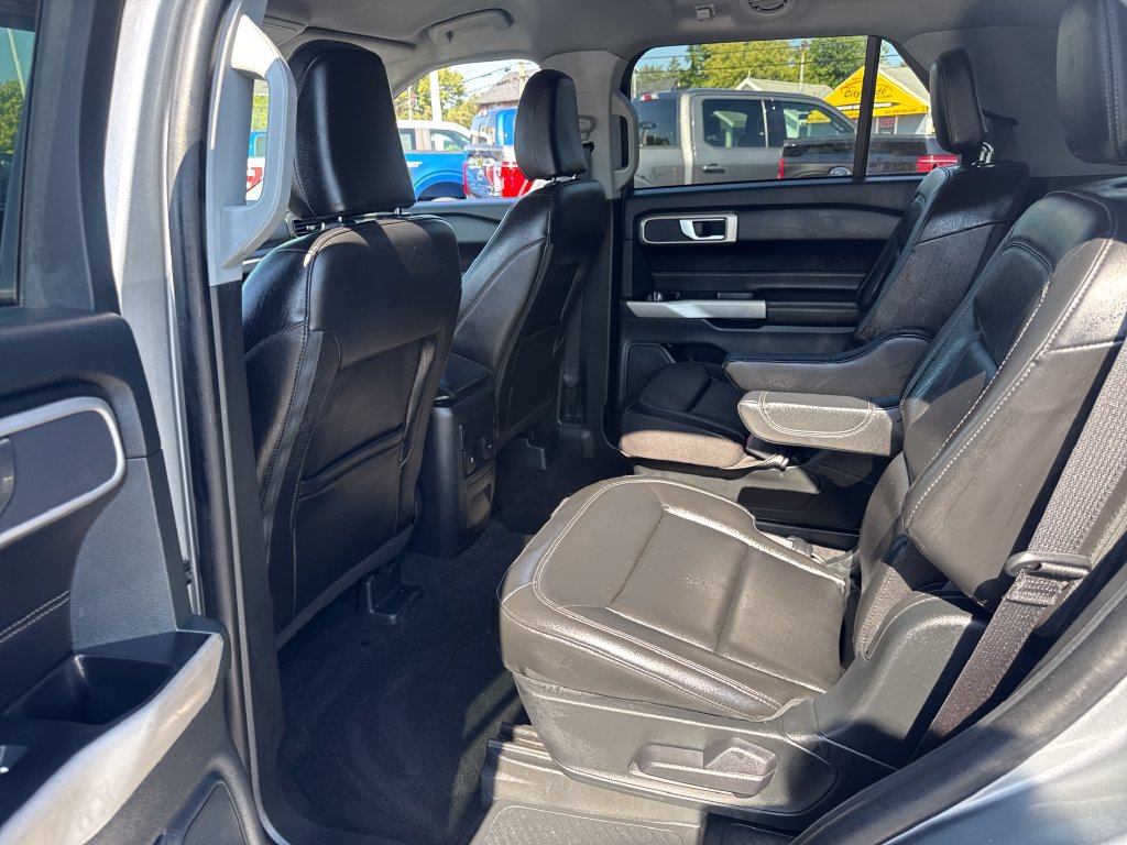 Used 2024 Ford Explorer XLT w/ Equipment Group 202A AWD/4WD image 19
