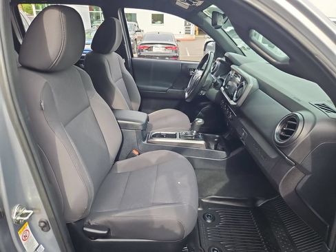 Used 2019 Toyota Tacoma TRD Off-Road AWD/4WD image 16