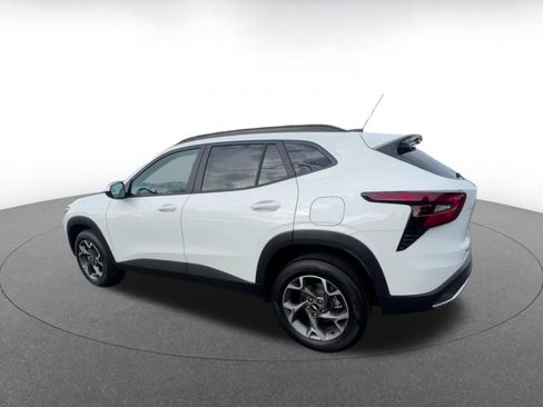 Used 2025 Chevrolet Trax LT image 10