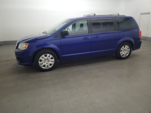 Used 2018 Dodge Grand Caravan SE w/ UConnect Hands-Free Group FWD image 2