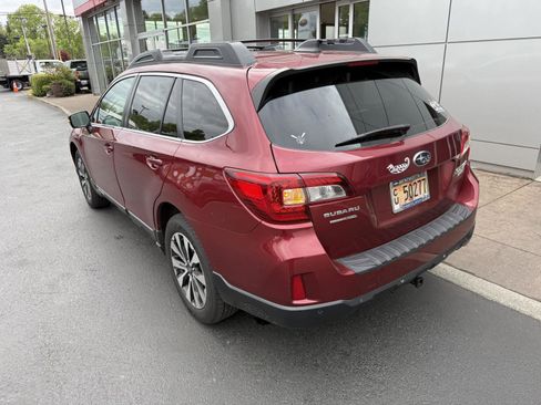 Used 2017 Subaru Outback 2.5i Limited AWD/4WD image 3