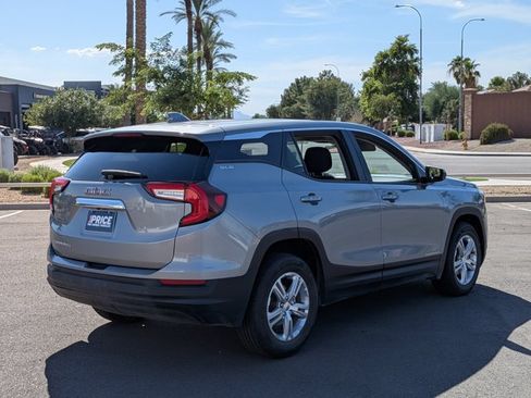 Used 2024 GMC Terrain SLE FWD image 5