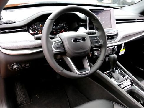 New 2026 Jeep Compass Latitude image 8