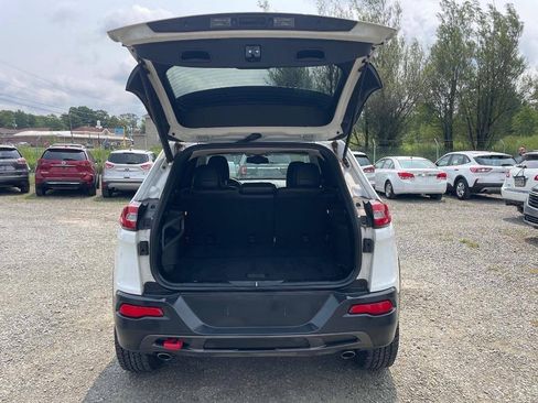 Used 2017 Jeep Cherokee Trailhawk AWD/4WD image 27