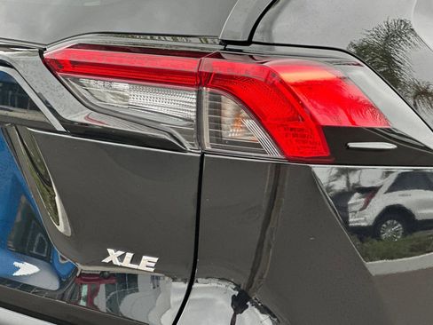 Used 2025 Toyota RAV4 XLE FWD image 37