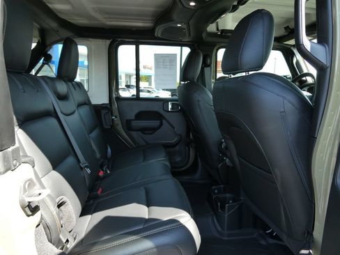 Used 2025 Jeep Wrangler Unlimited Sport AWD/4WD image 16