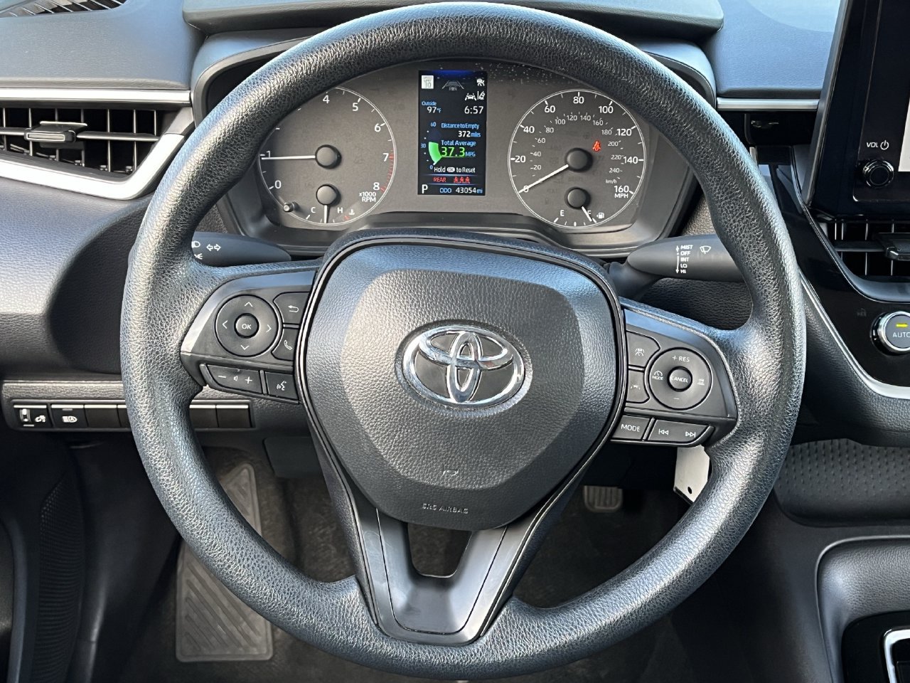 Used 2025 Toyota Corolla LE FWD image 11