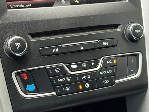 Used 2016 Ford Fusion SE FWD image 40