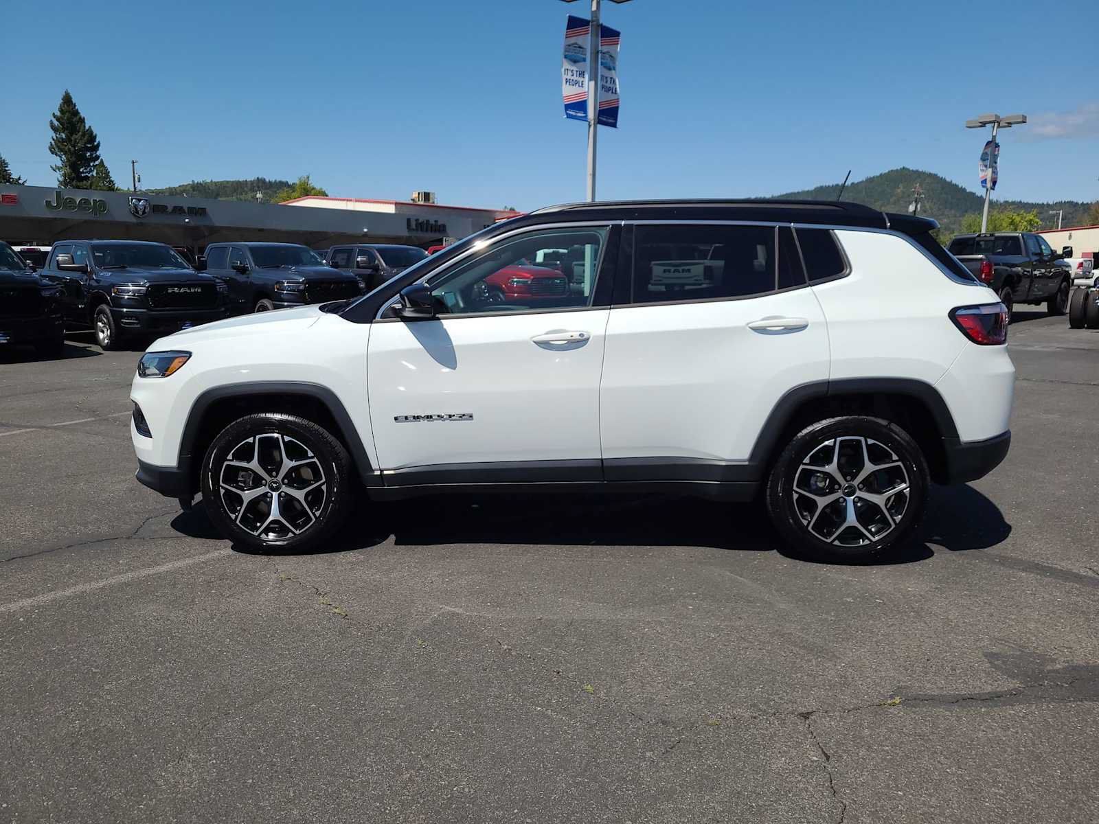 Used 2025 Jeep Compass Limited AWD/4WD image 11