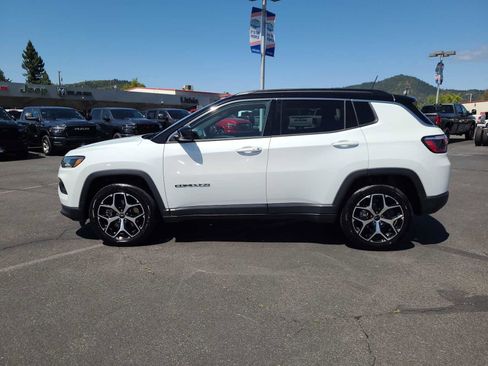 Used 2025 Jeep Compass Limited AWD/4WD image 11